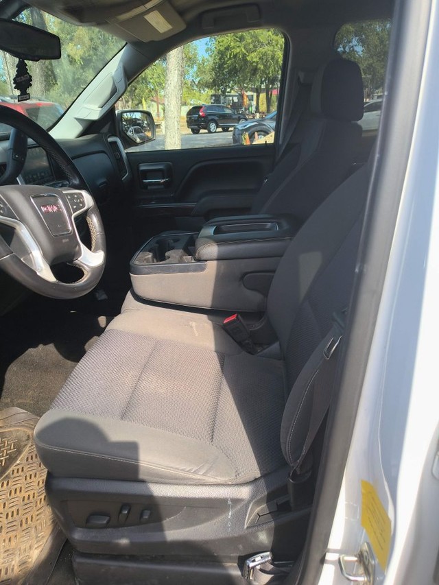 GMC Sierra 1500 Vehicle Full-screen Gallery Image 05