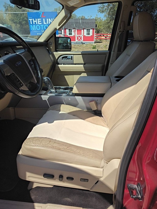 Ford Expedition Vehicle Full-screen Gallery Image 05