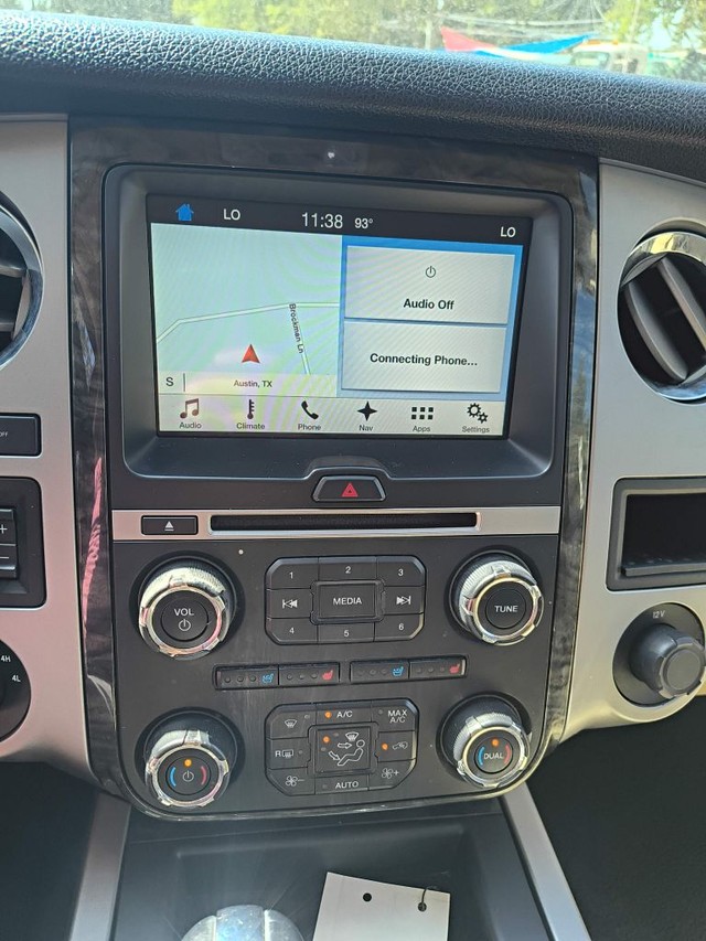 Ford Expedition Vehicle Full-screen Gallery Image 07