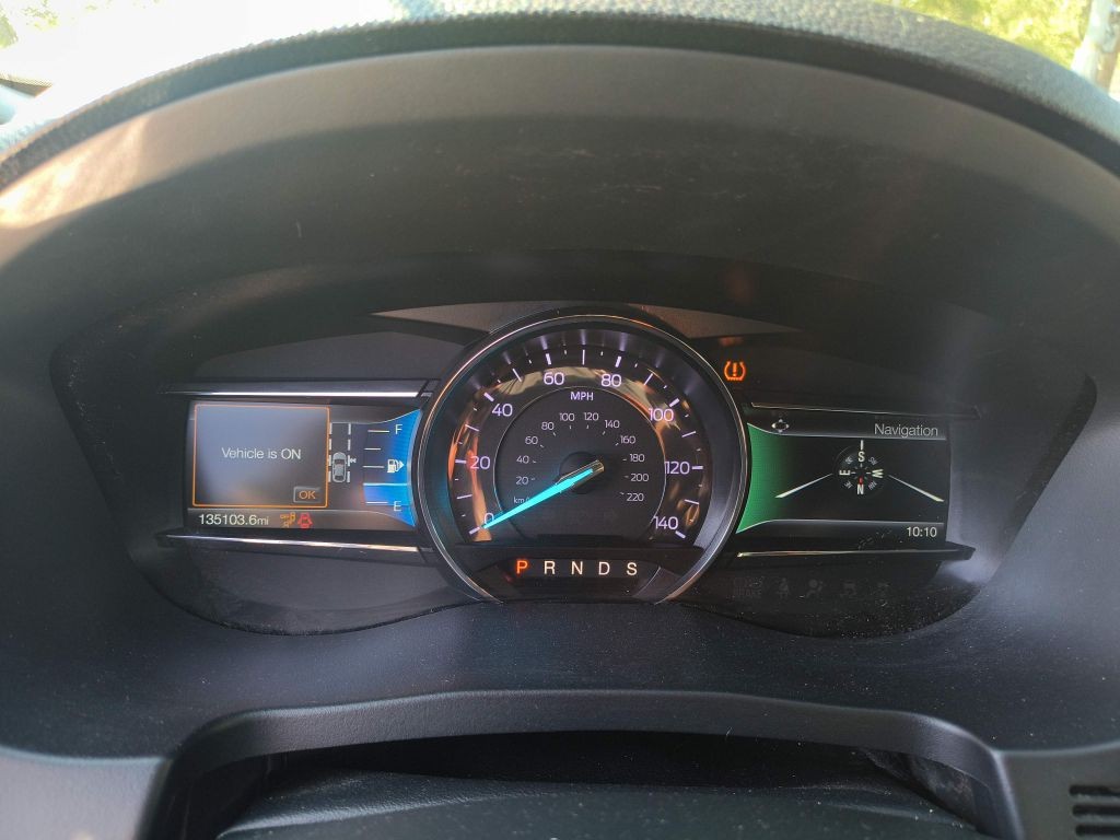 Ford Explorer Vehicle Full-screen Gallery Image 08