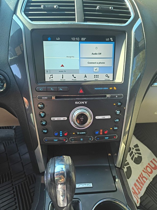 Ford Explorer Vehicle Full-screen Gallery Image 07