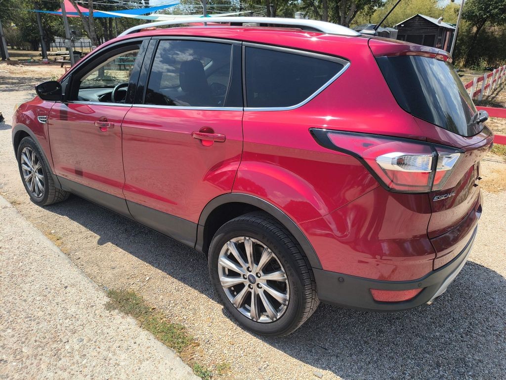 Ford Escape Vehicle Full-screen Gallery Image 03