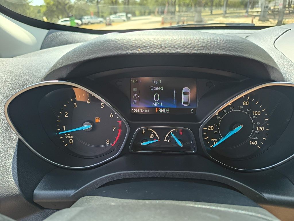 Ford Escape Vehicle Full-screen Gallery Image 08
