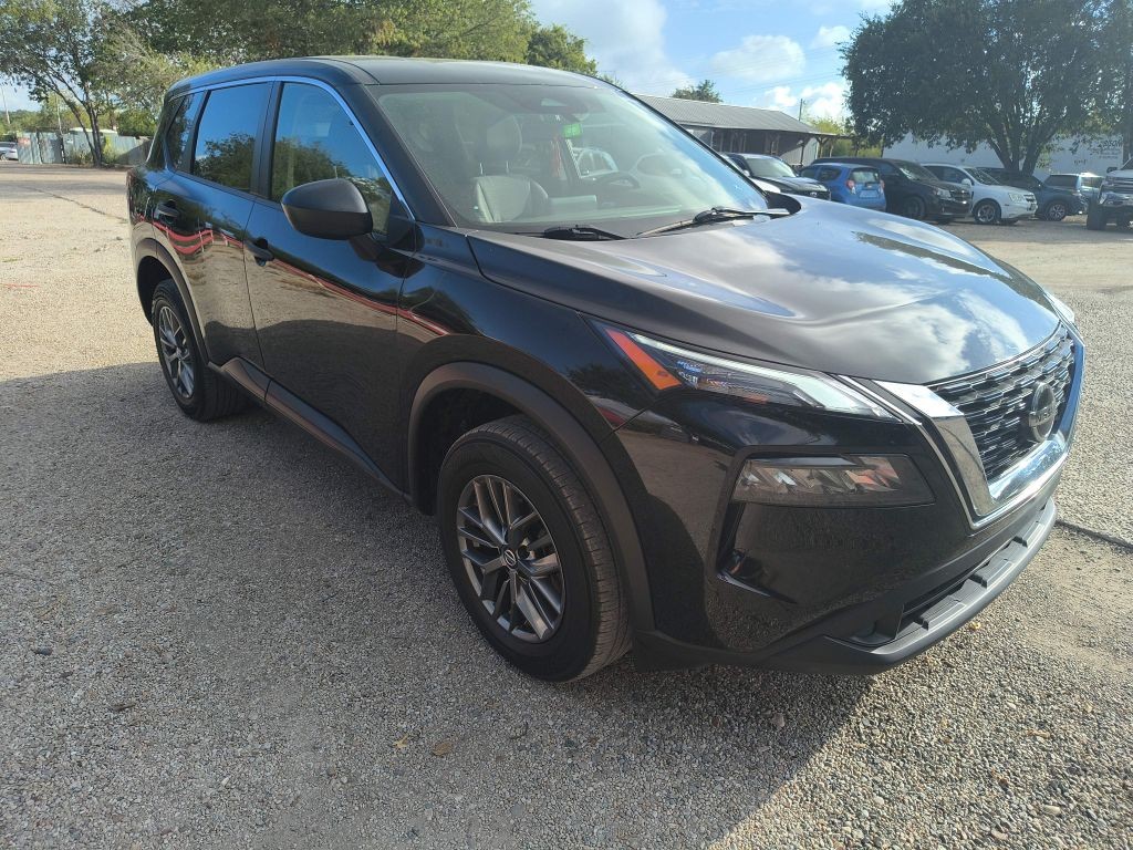 Nissan Rogue Vehicle Full-screen Gallery Image 02