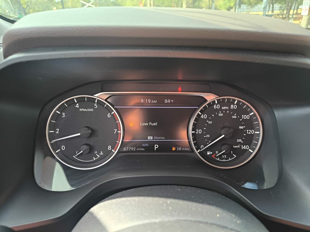 Nissan Rogue Vehicle Full-screen Gallery Image 08