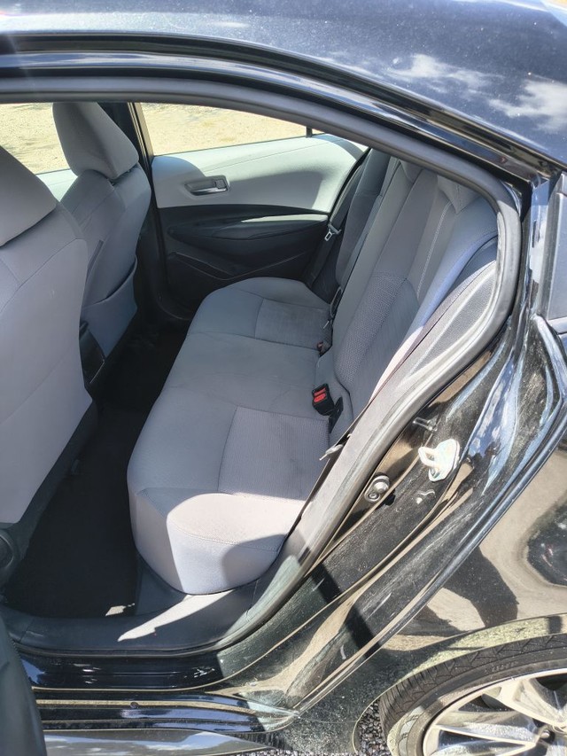 Toyota Corolla Vehicle Full-screen Gallery Image 06