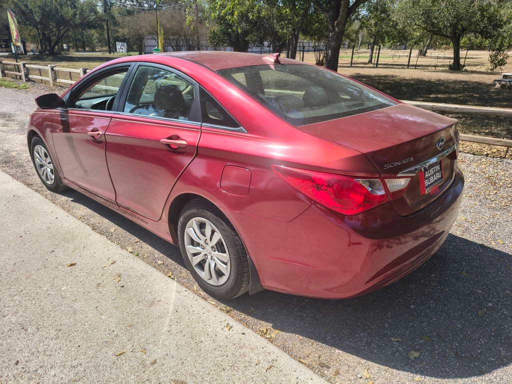 Hyundai Sonata Vehicle Full-screen Gallery Image 03