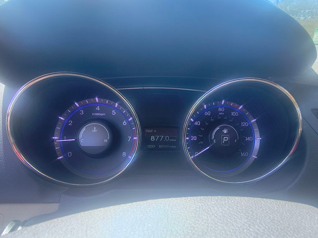 Hyundai Sonata Vehicle Full-screen Gallery Image 08