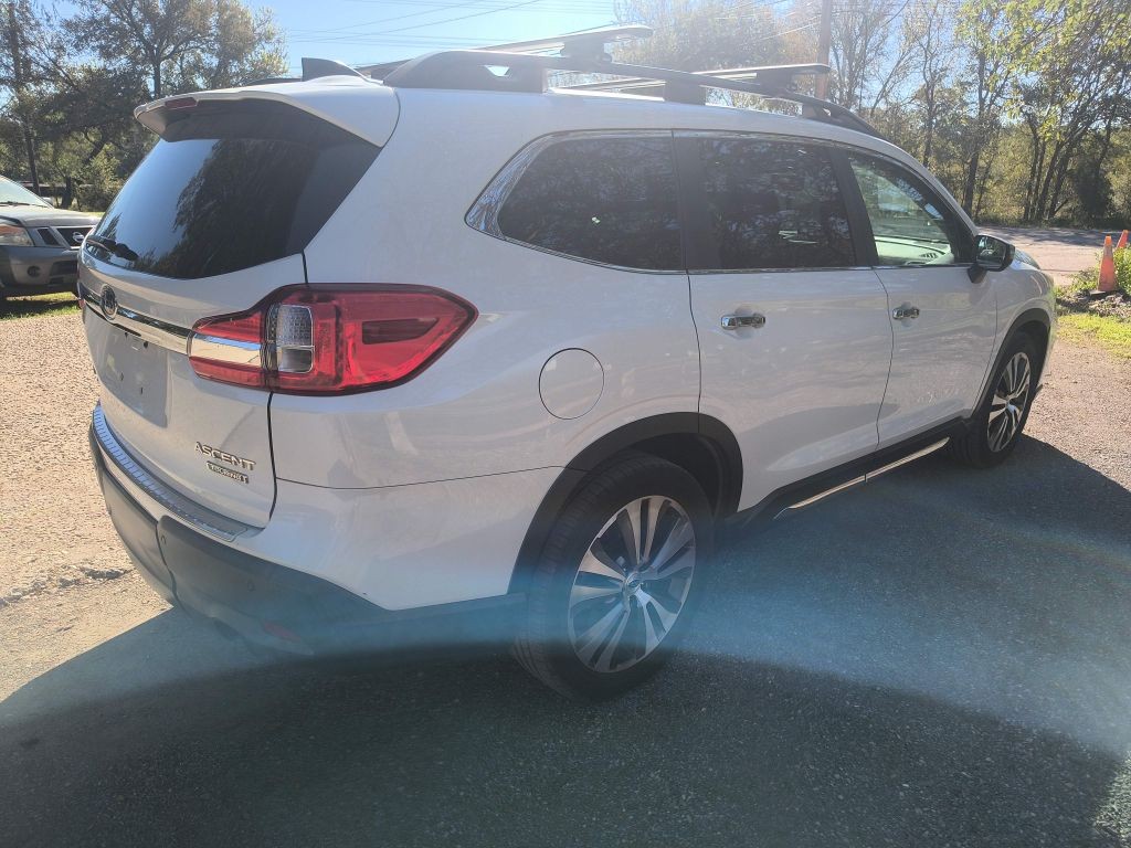 Subaru Ascent Vehicle Full-screen Gallery Image 03