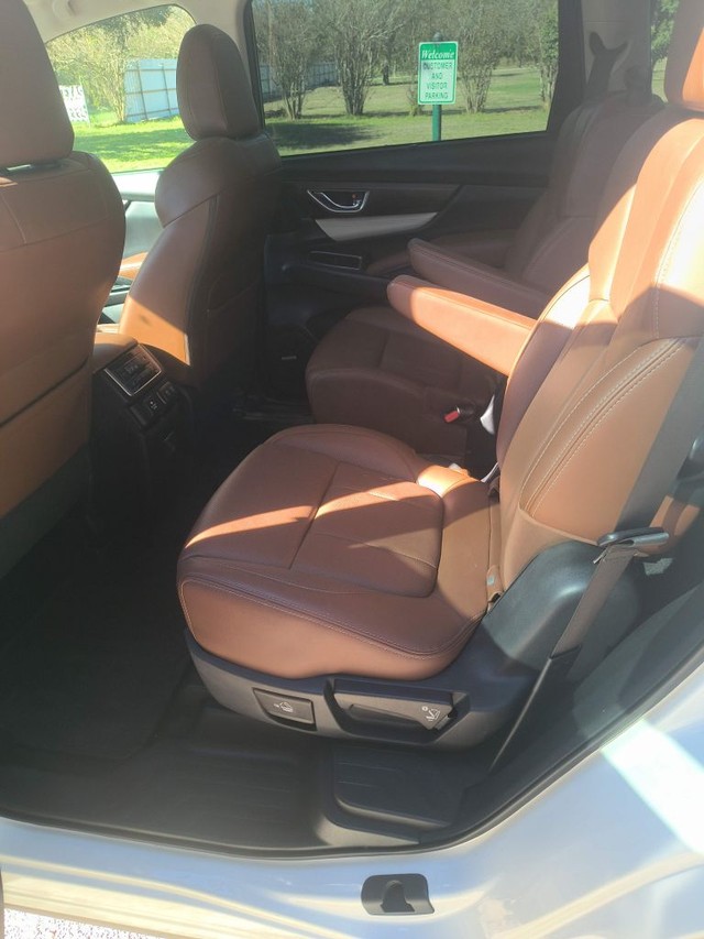 Subaru Ascent Vehicle Full-screen Gallery Image 05