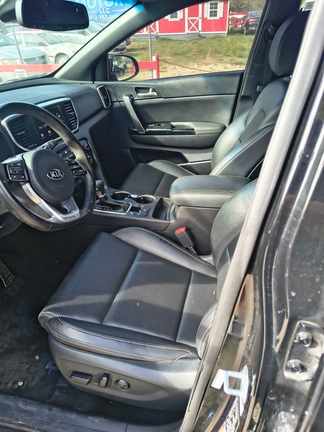 Kia Sportage Vehicle Full-screen Gallery Image 06