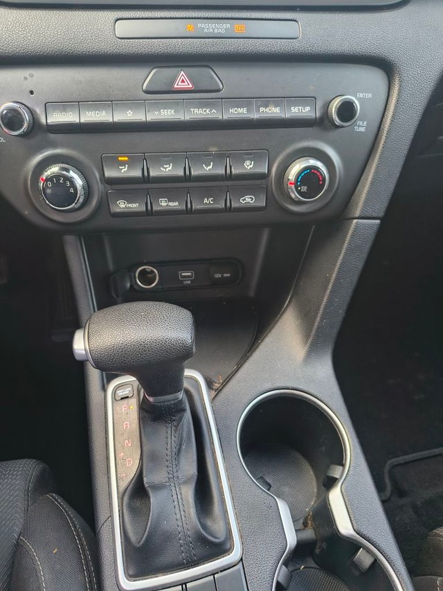Kia Sportage Vehicle Full-screen Gallery Image 08