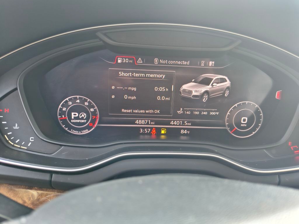 Audi Q5 Vehicle Full-screen Gallery Image 08