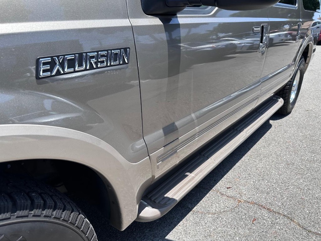 Ford Excursion Vehicle Full-screen Gallery Image 10