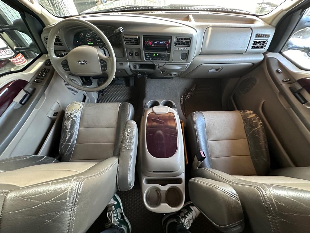 Ford Excursion Vehicle Full-screen Gallery Image 15