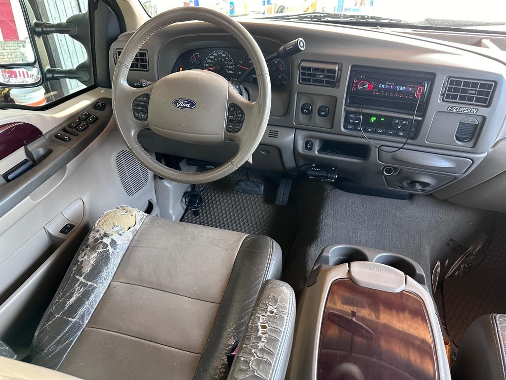 Ford Excursion Vehicle Full-screen Gallery Image 16