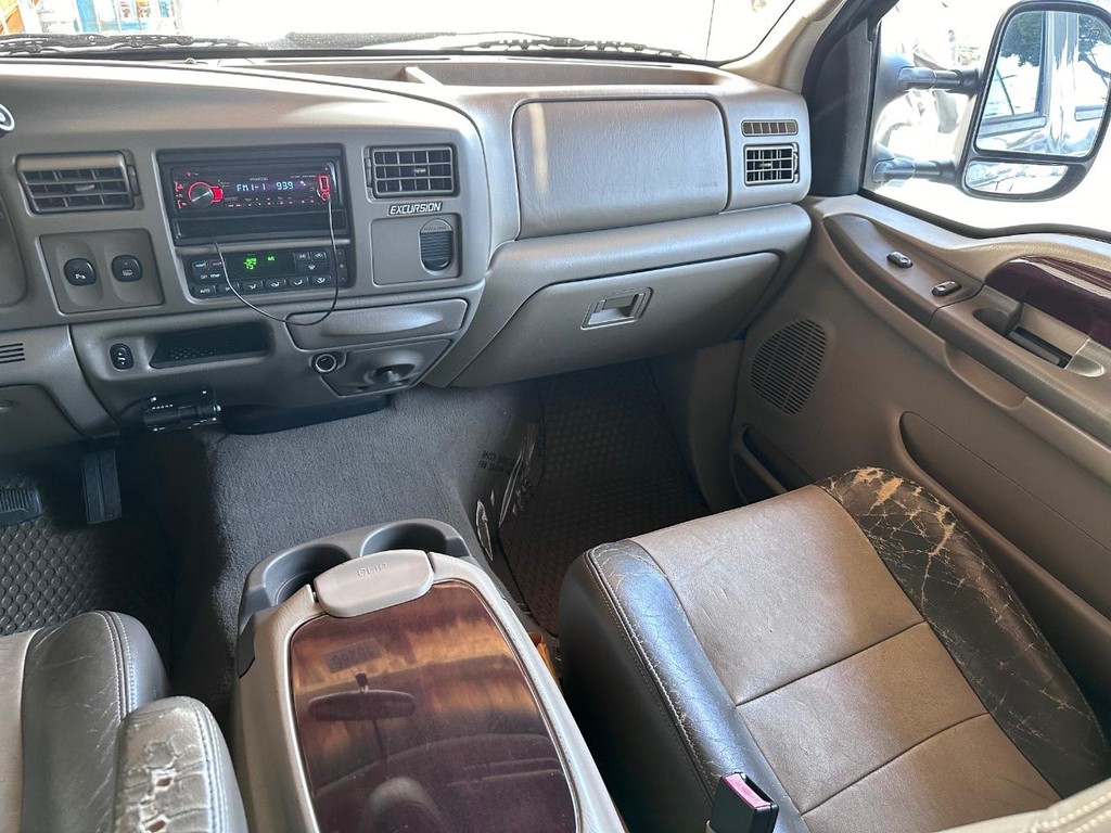 Ford Excursion Vehicle Full-screen Gallery Image 17