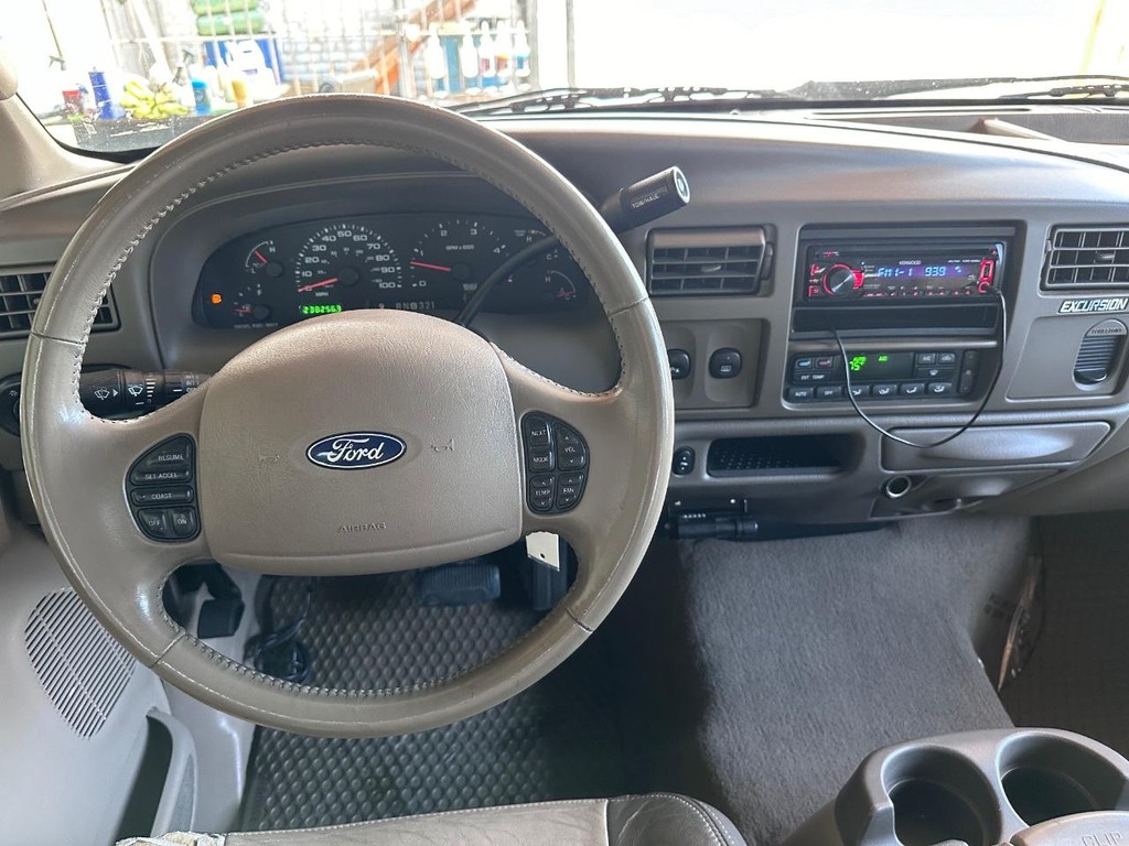 Ford Excursion Vehicle Full-screen Gallery Image 18