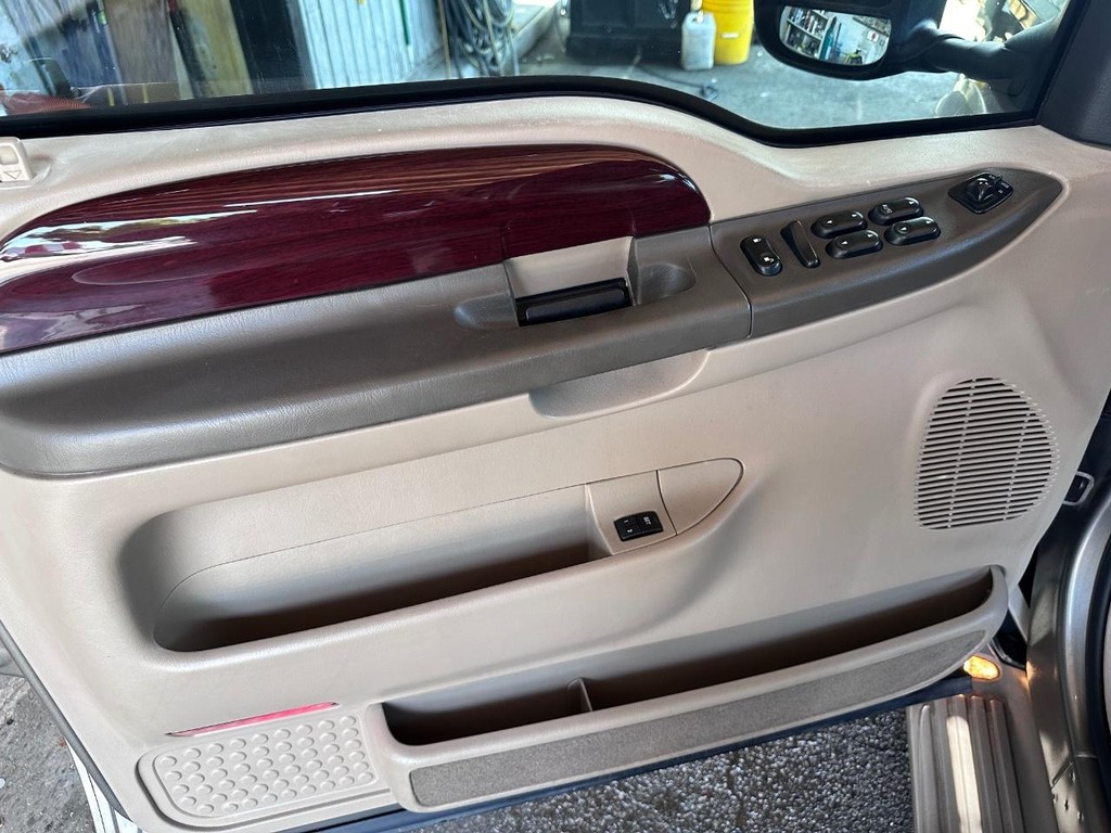 Ford Excursion Vehicle Full-screen Gallery Image 21