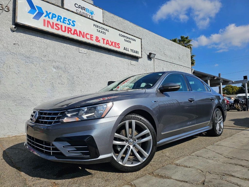 Volkswagen Passat Vehicle Full-screen Gallery Image 2