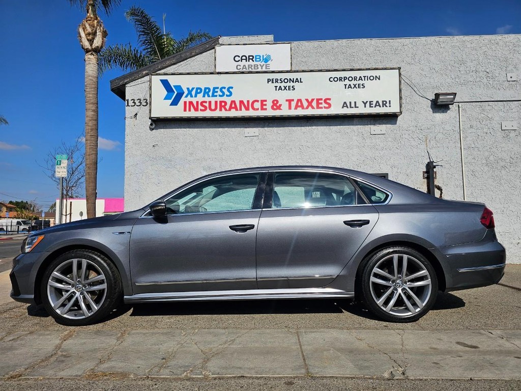 Volkswagen Passat Vehicle Full-screen Gallery Image 3