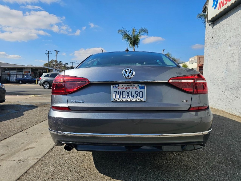 Volkswagen Passat Vehicle Full-screen Gallery Image 5