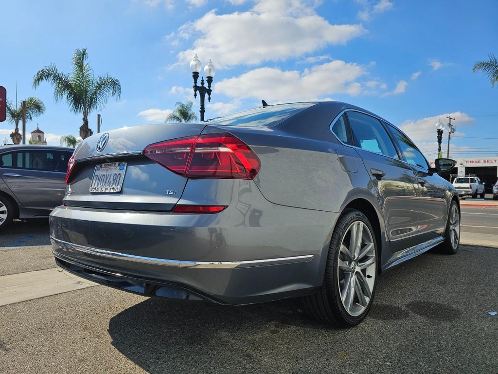 Volkswagen Passat Vehicle Full-screen Gallery Image 6