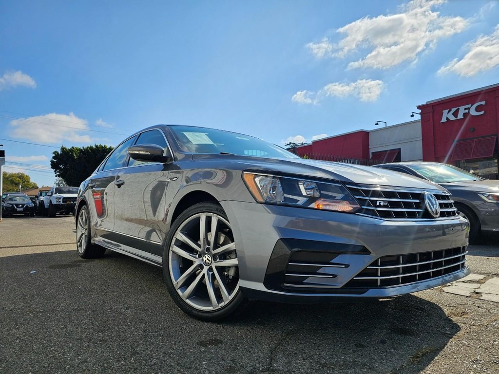 Volkswagen Passat Vehicle Full-screen Gallery Image 7