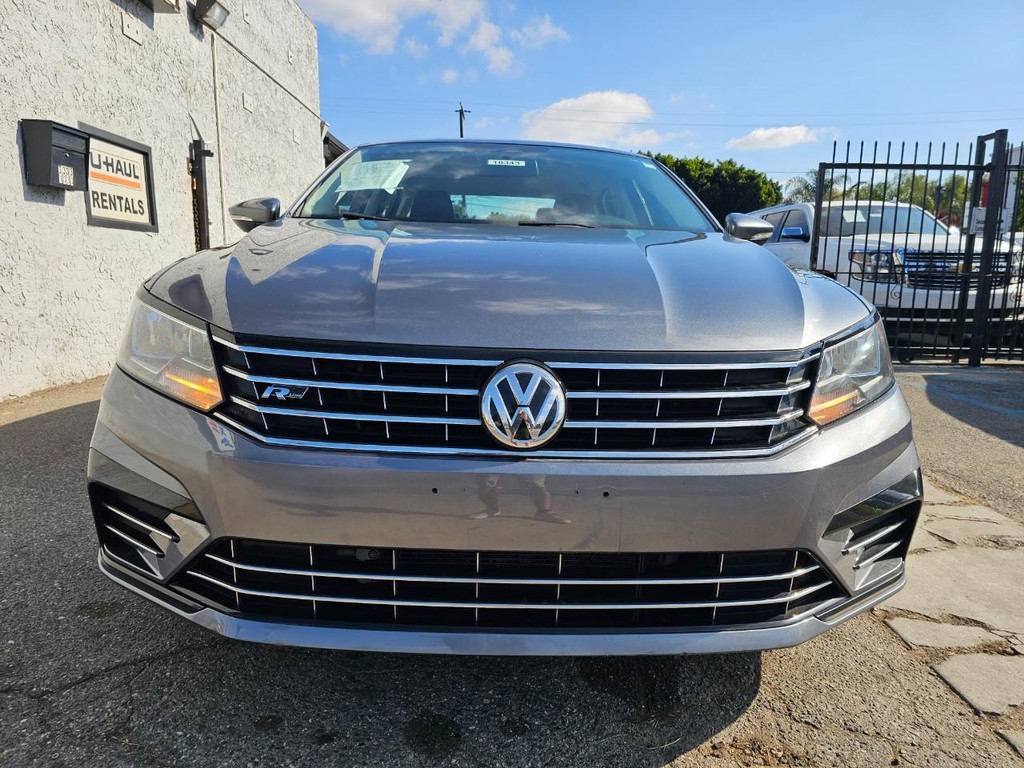 Volkswagen Passat Vehicle Full-screen Gallery Image 8