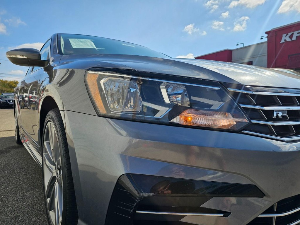 Volkswagen Passat Vehicle Full-screen Gallery Image 9