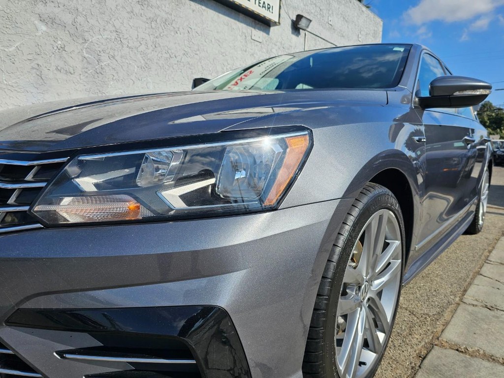 Volkswagen Passat Vehicle Full-screen Gallery Image 10