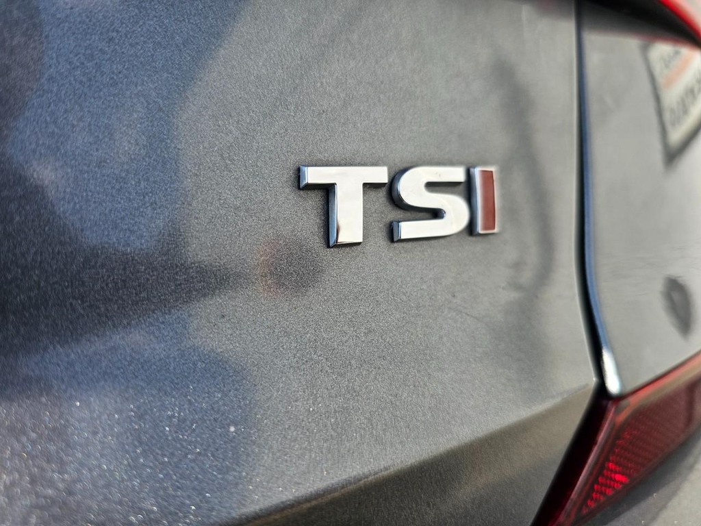 Volkswagen Passat Vehicle Full-screen Gallery Image 30