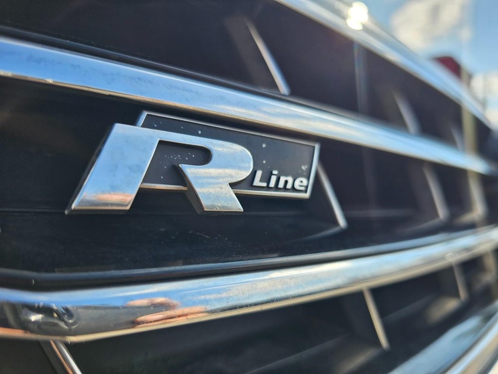 Volkswagen Passat Vehicle Full-screen Gallery Image 31