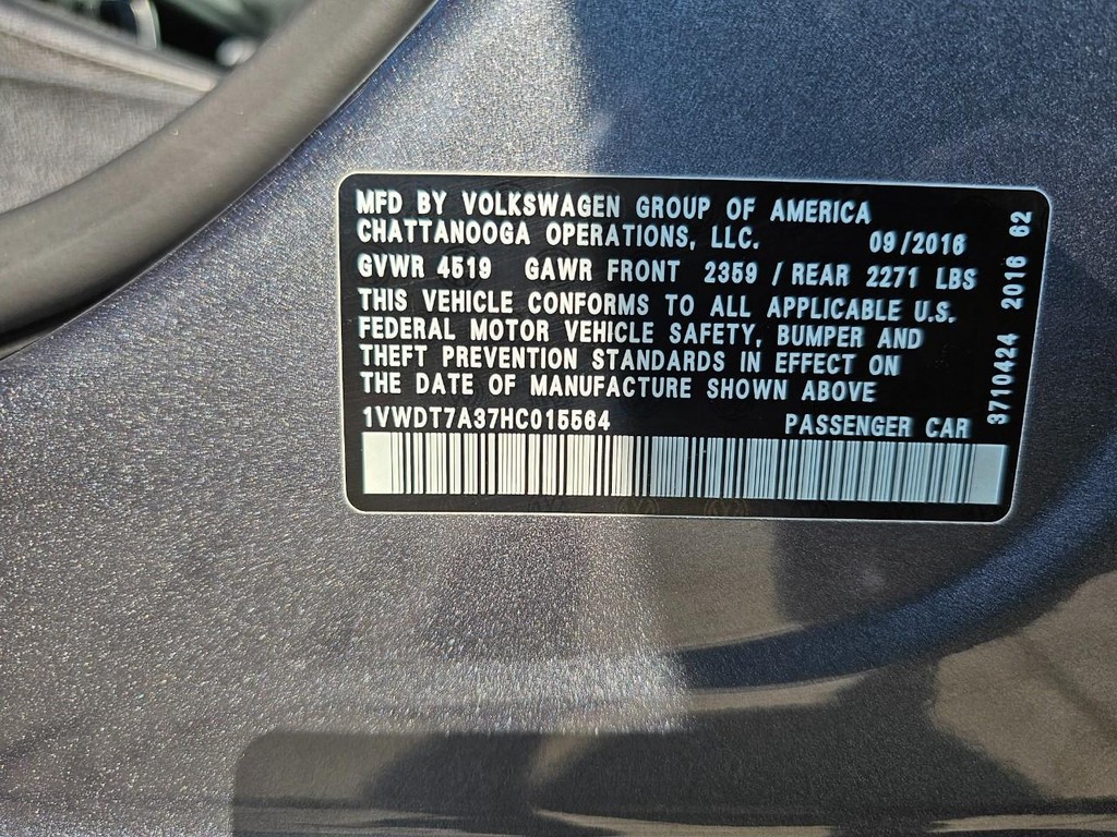 Volkswagen Passat Vehicle Full-screen Gallery Image 36