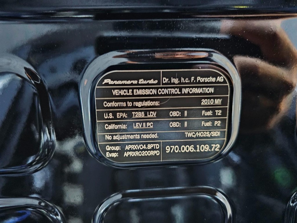 Porsche Panamera Vehicle Full-screen Gallery Image 41