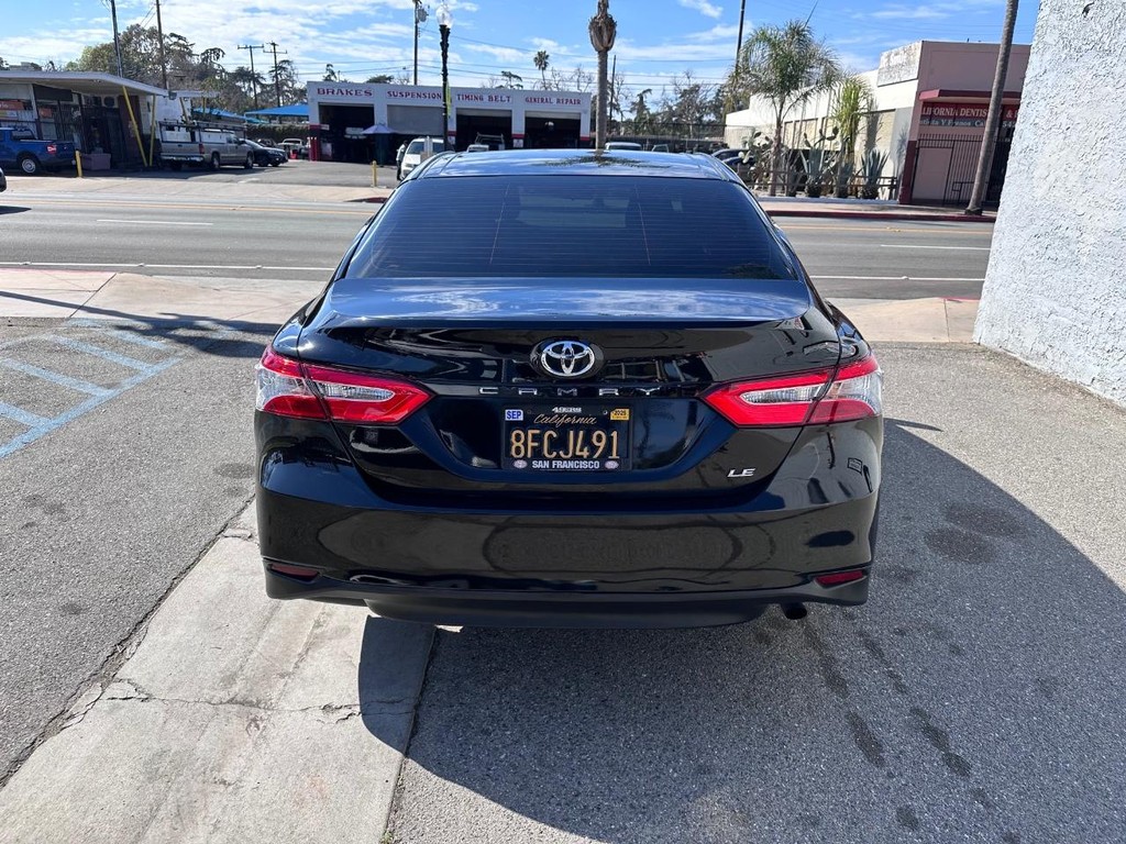 Toyota Camry Vehicle Full-screen Gallery Image 5