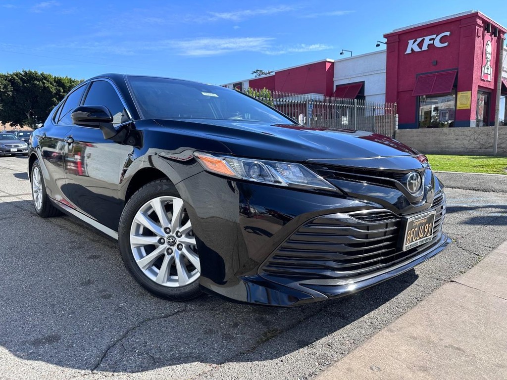 Toyota Camry Vehicle Full-screen Gallery Image 8