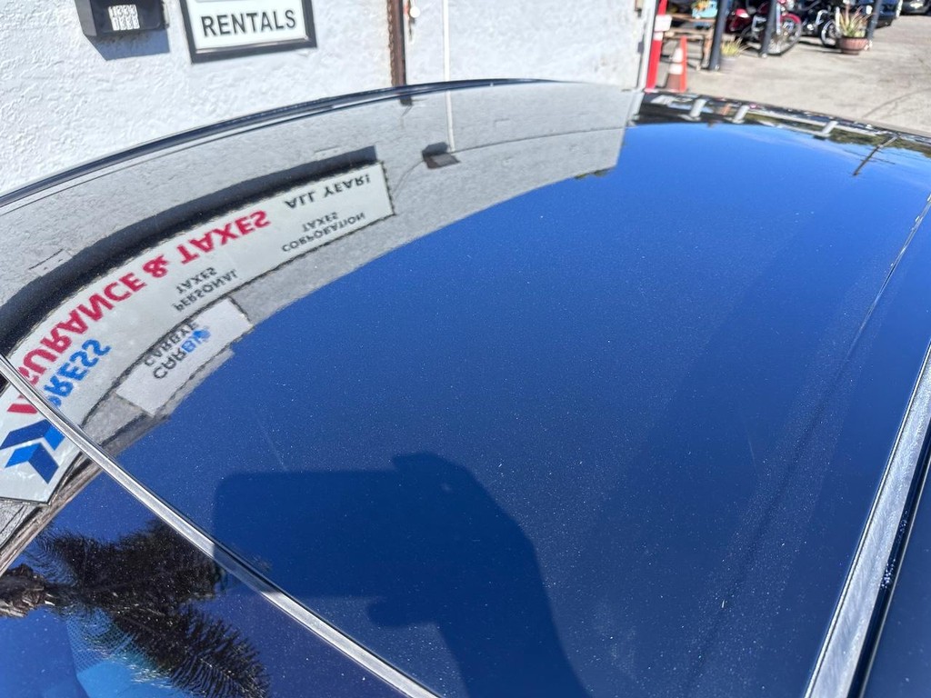 Toyota Camry Vehicle Full-screen Gallery Image 11