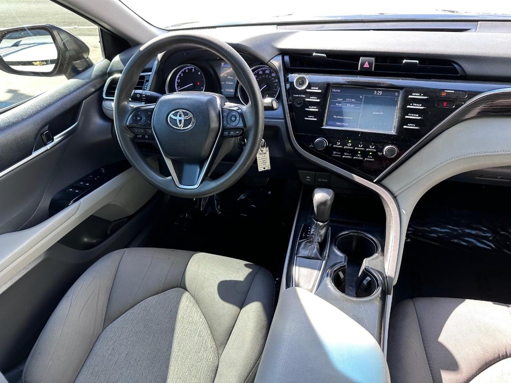 Toyota Camry Vehicle Full-screen Gallery Image 17