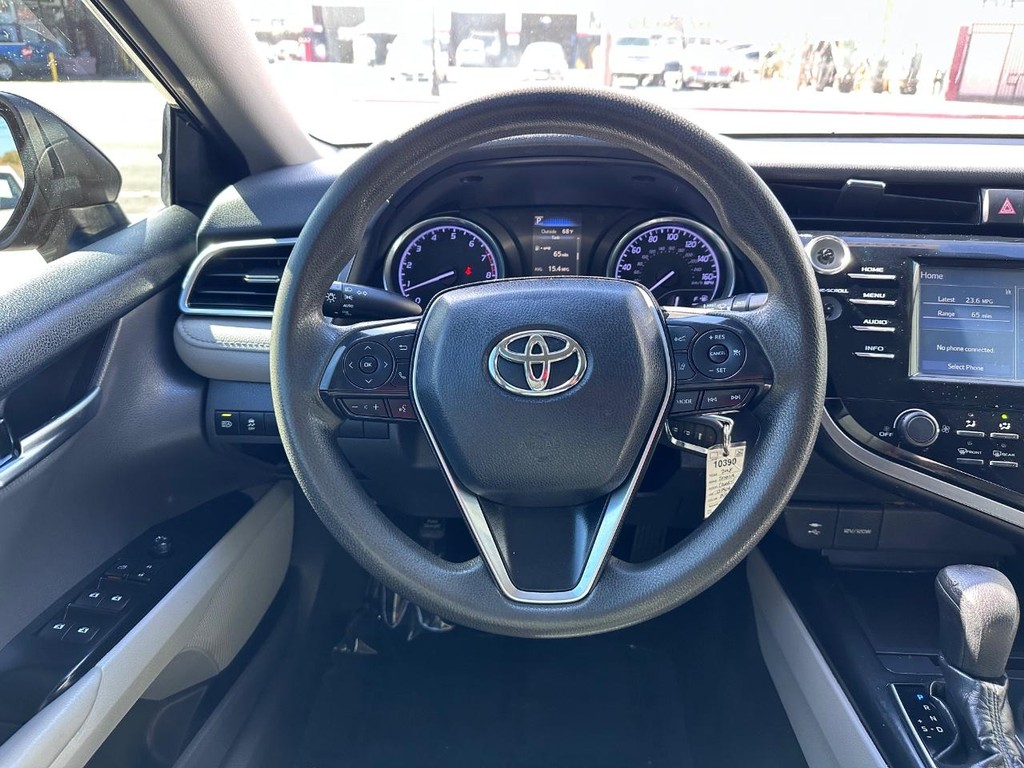 Toyota Camry Vehicle Full-screen Gallery Image 20