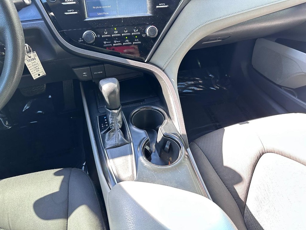 Toyota Camry Vehicle Full-screen Gallery Image 22