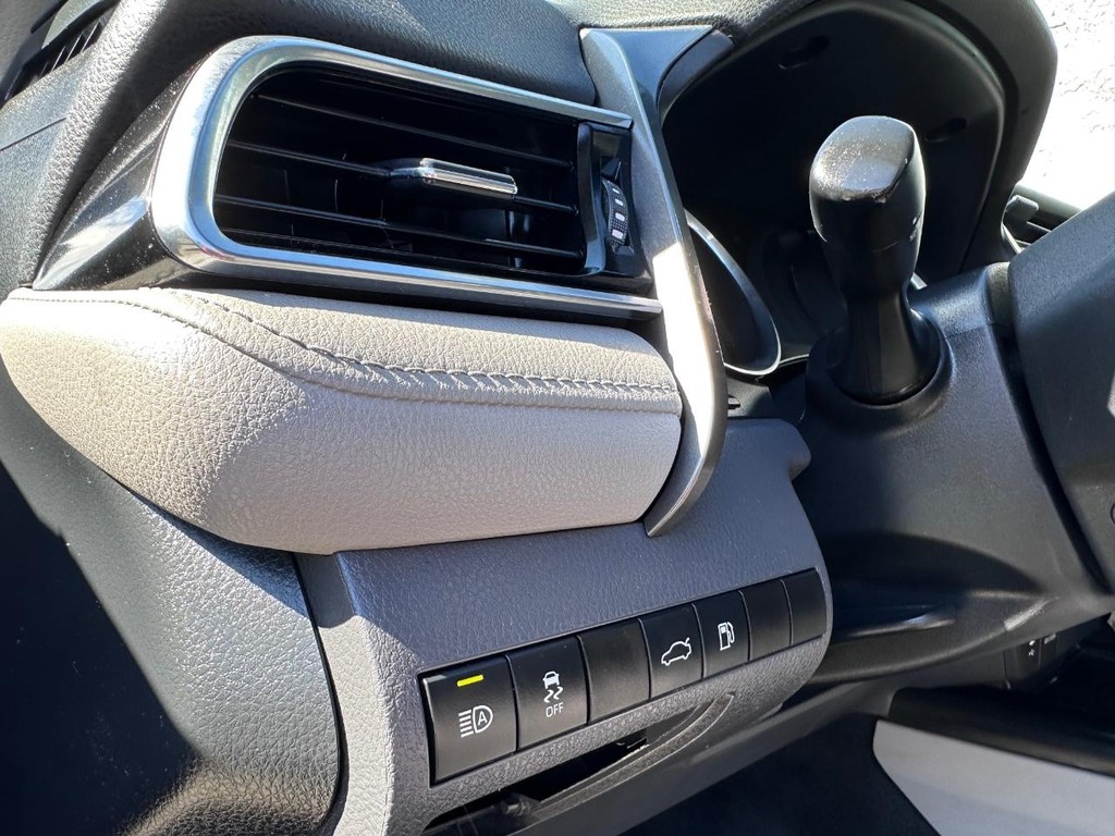 Toyota Camry Vehicle Full-screen Gallery Image 25