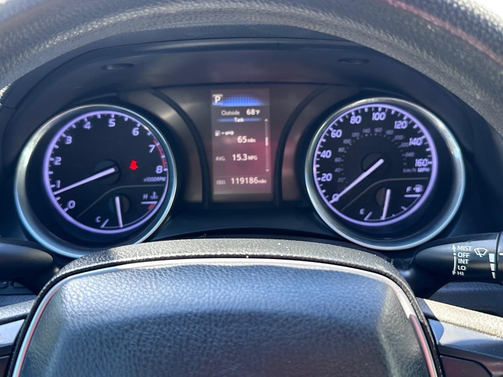 Toyota Camry Vehicle Full-screen Gallery Image 26