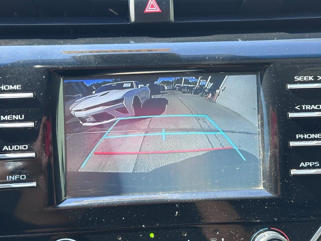 Toyota Camry Vehicle Full-screen Gallery Image 27