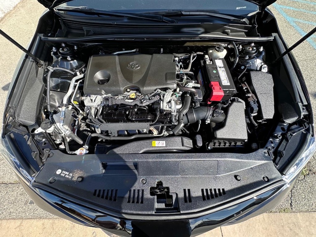 Toyota Camry Vehicle Full-screen Gallery Image 28