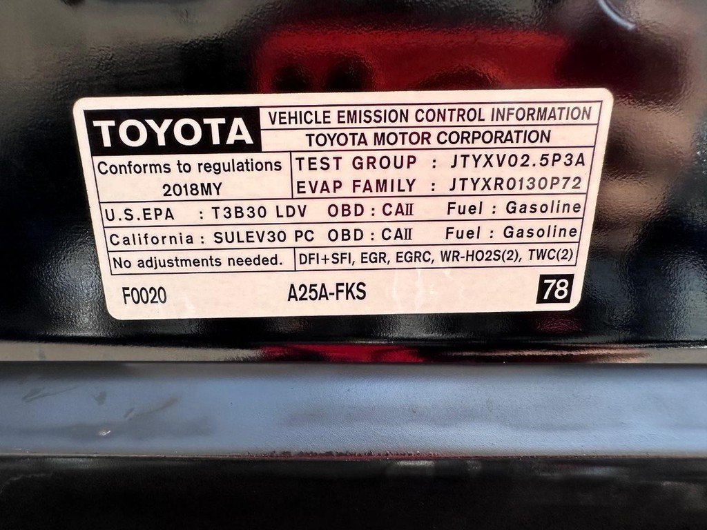 Toyota Camry Vehicle Full-screen Gallery Image 29