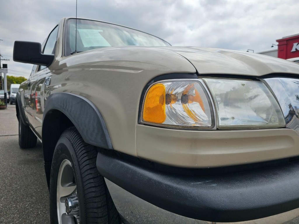 Mazda B-Series Truck Vehicle Full-screen Gallery Image 9