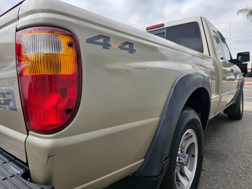 Mazda B-Series Truck Vehicle Full-screen Gallery Image 12