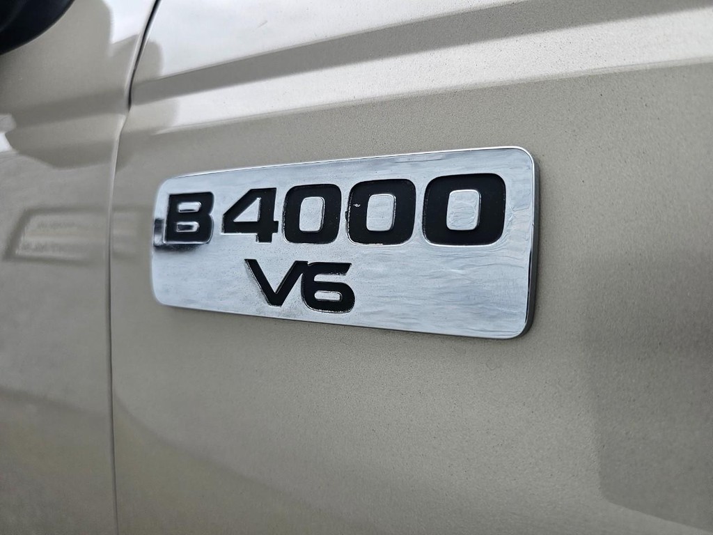 Mazda B-Series Truck Vehicle Full-screen Gallery Image 16