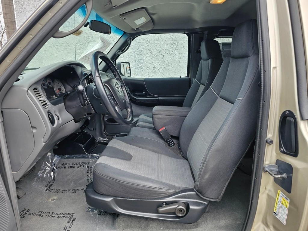 Mazda B-Series Truck Vehicle Full-screen Gallery Image 18